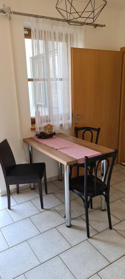 Wolfis Appartement Neusiedl an der Zaya Ngoại thất bức ảnh