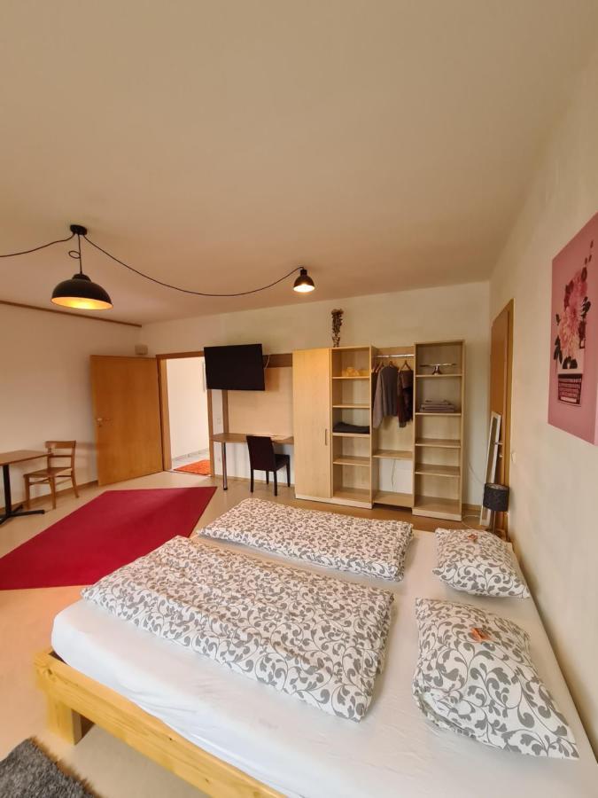 Wolfis Appartement Neusiedl an der Zaya Ngoại thất bức ảnh