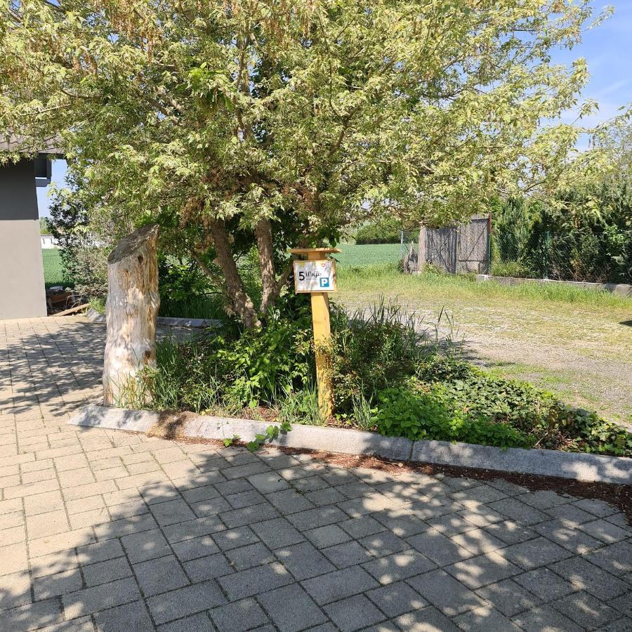 Wolfis Appartement Neusiedl an der Zaya Ngoại thất bức ảnh