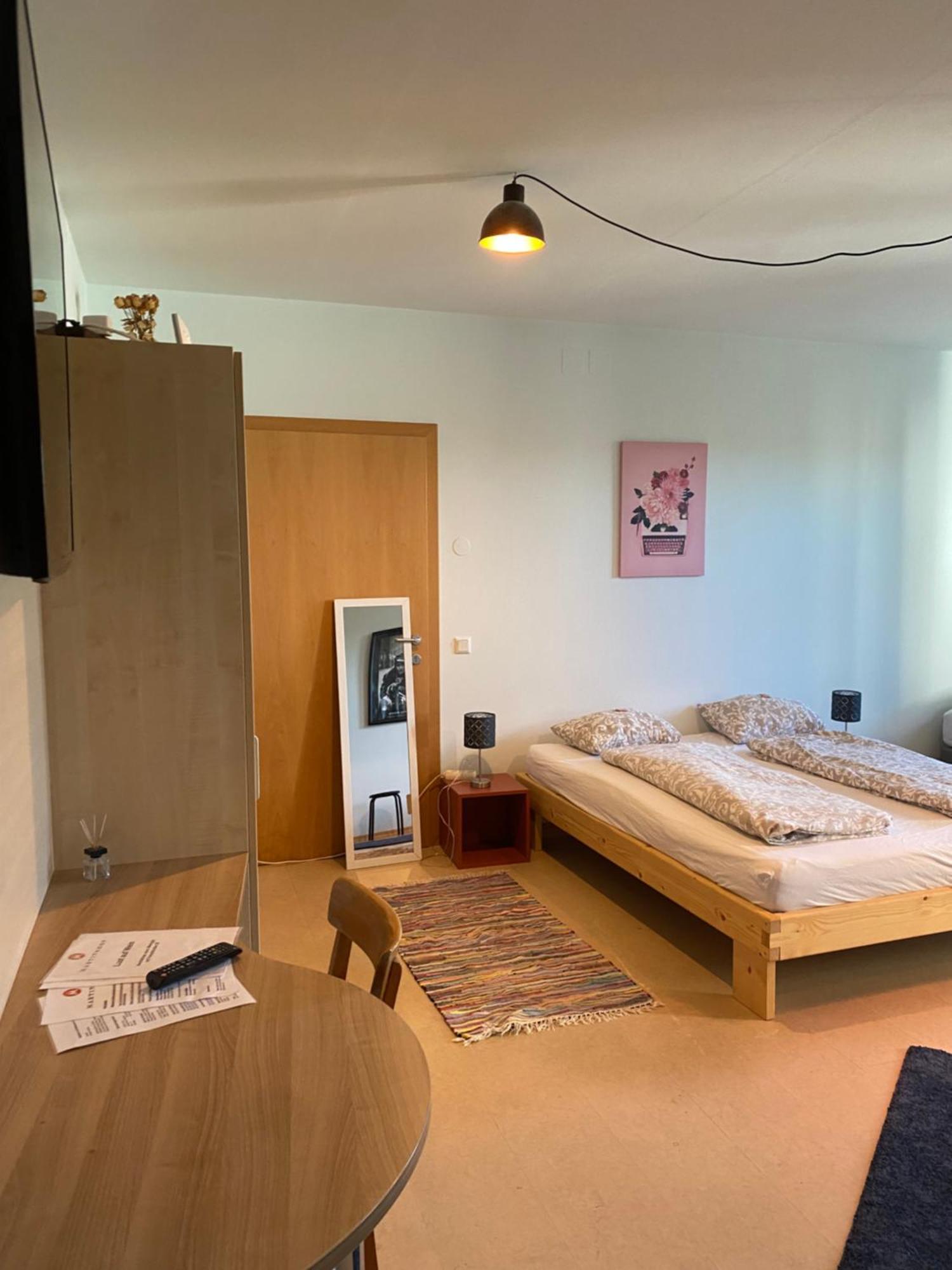 Wolfis Appartement Neusiedl an der Zaya Ngoại thất bức ảnh